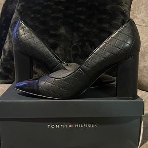 Stylish Black Tommy Hilfiger Professional Pumps 10M